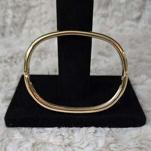 Elegant Gold Bracelet